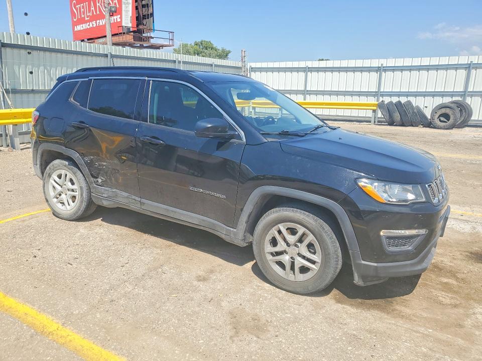 Снимка 4 от търг – 2019 JEEP COMPASS с VIN 3C4NJCAB4KT616505
