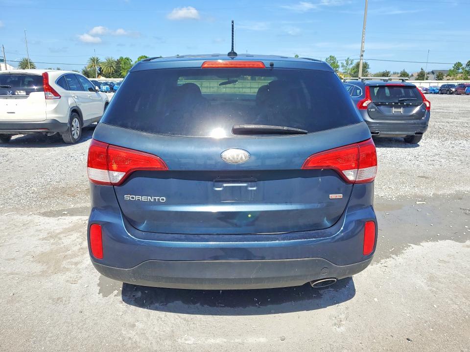 Photo 6 from auction – 2014 KIA SORENTO with VIN 5XYKT3A61EG447409