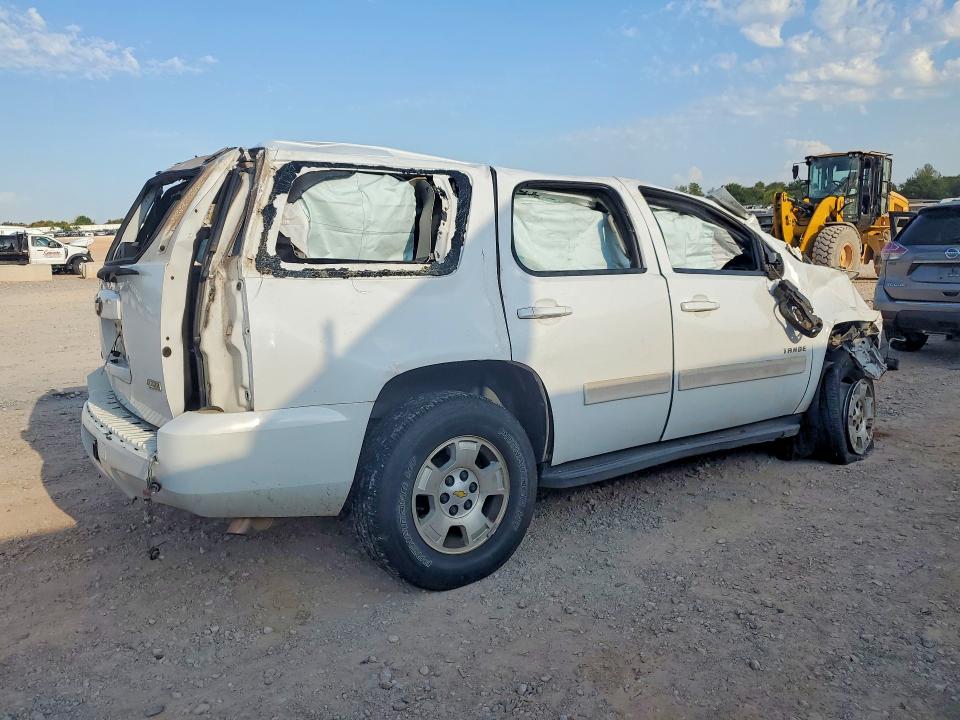 Photo 3 from auction – 2011 CHEVROLET TAHOE with VIN 1GNSCAE04BR230032