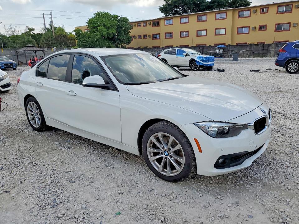 Zdjęcie 4 z aukcji – 2017 BMW 320 z VIN WBA8E1G39HNU18823