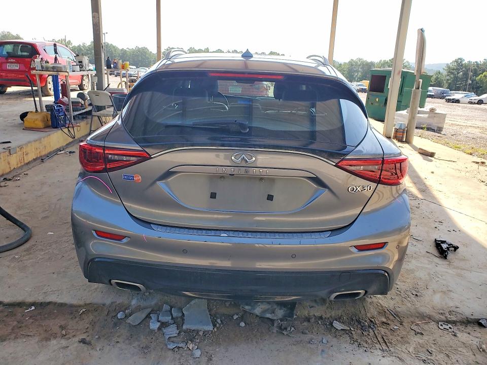 Photo 6 from auction – 2017 INFINITI QX30 with VIN SJKCH5CP5HA025684