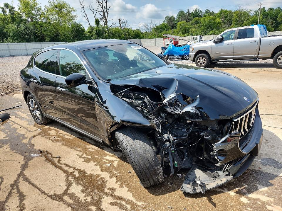 Photo 4 from auction – 2017 MASERATI LEVANTE with VIN ZN661XUA7HX253367