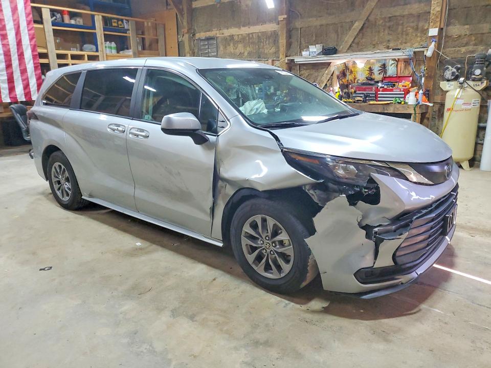 Photo 4 from auction – 2024 TOYOTA SIENNA with VIN 5TDKRKEC9RS187942