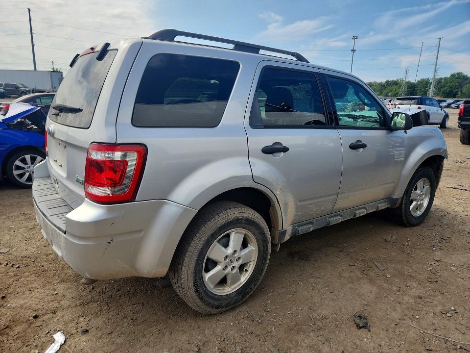 Photo 3 from auction – 2011 FORD ESCAPE with VIN 1FMCU0DGXBKB02546