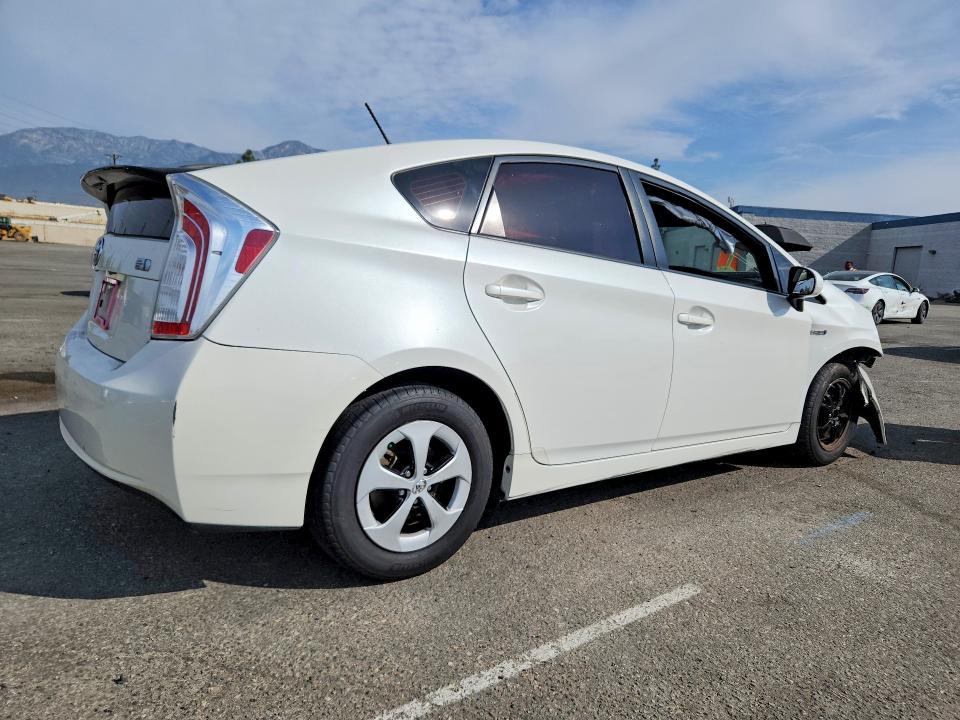 Photo 3 from auction – 2014 TOYOTA PRIUS with VIN JTDKN3DU5E0358260
