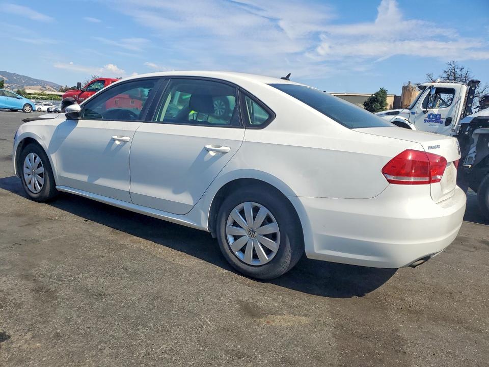 Photo 2 from auction – 2012 VOLKSWAGEN PASSAT with VIN 1VWAP7A34CC083532