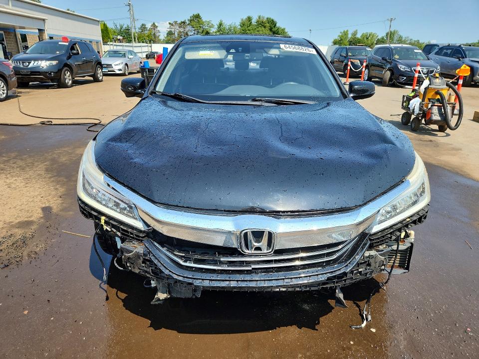 Photo 5 from auction – 2017 HONDA ACCORD with VIN JHMCR6F79HC005698