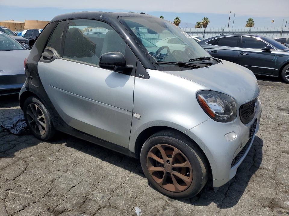 Photo 4 from auction – 2017 SMART FORTWO with VIN WMEFK5DA3HK143627