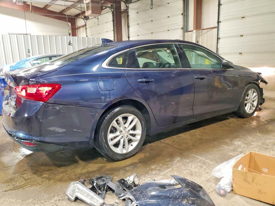 Photo 3 from auction – 2018 CHEVROLET MALIBU with VIN 1G1ZD5ST6JF103527