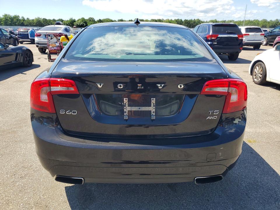 Foto 6 de la subasta – 2015 VOLVO S60 con VIN YV1612TK5F2356435