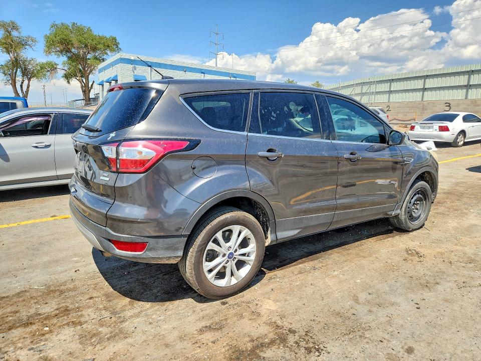 Photo 3 from auction – 2017 FORD ESCAPE with VIN 1FMCU0GD5HUE37888