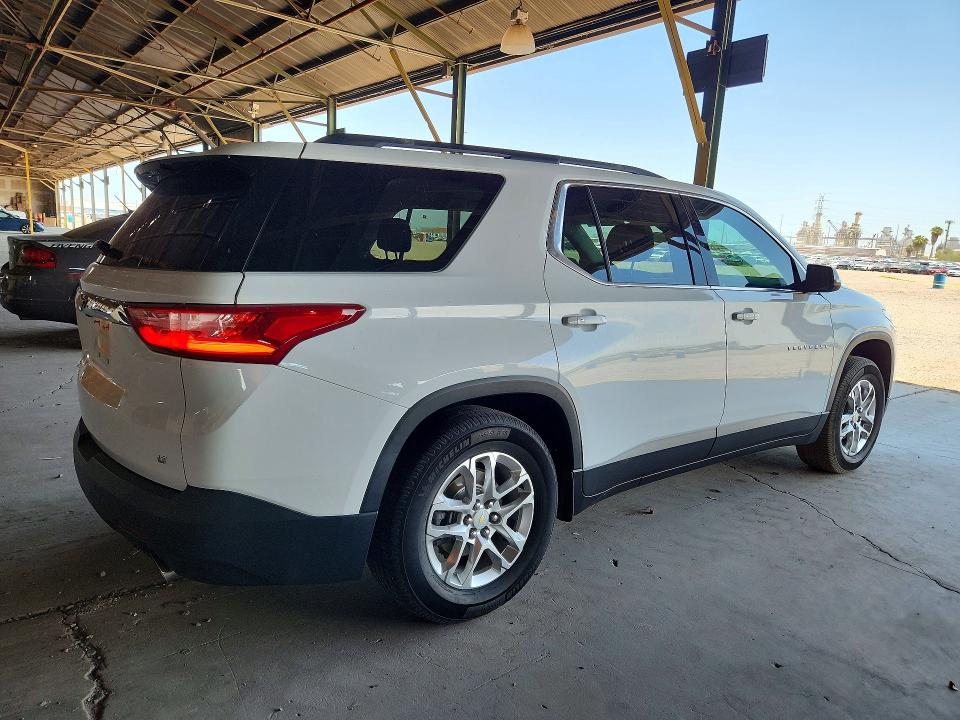 Photo 3 from auction – 2021 CHEVROLET TRAVERSE with VIN 1GNERGKW6MJ214701