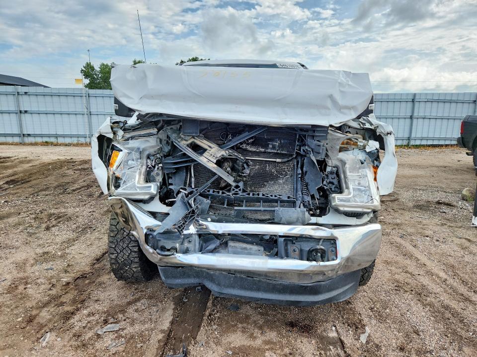 Photo 5 from auction – 2017 FORD F250 with VIN 1FT7W2B60HEE71073