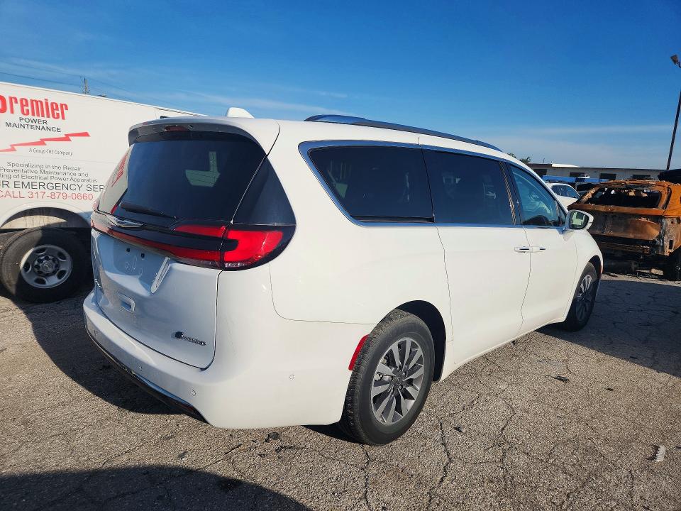 Photo 3 from auction – 2021 CHRYSLER PACIFICA with VIN 2C4RC1L75MR585876