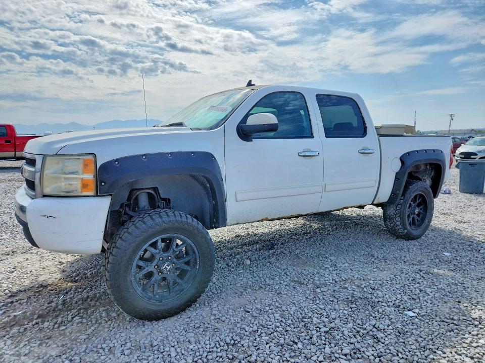 Снимка 1 от търг – 2011 CHEVROLET SILVERADO с VIN 3GCPKSE3XBG117770