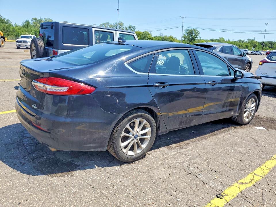 Photo 3 from auction – 2020 FORD FUSION with VIN 3FA6P0HD7LR109627