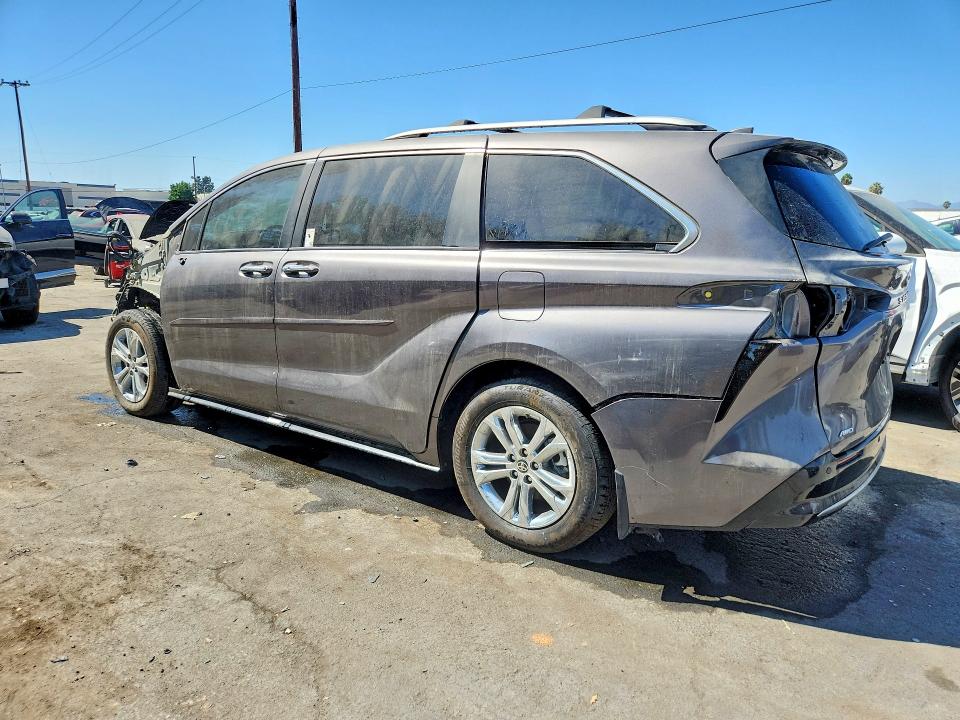 Photo 2 from auction – 2024 TOYOTA SIENNA with VIN 5TDESKFC3RS144956