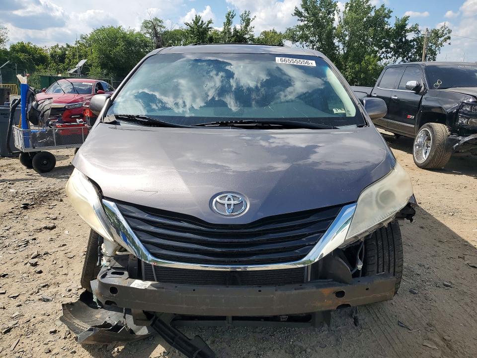 Photo 5 from auction – 2011 TOYOTA SIENNA with VIN 5TDYK3DC2BS099438
