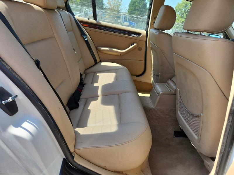 Photo 10 from auction – 2003 BMW 325 with VIN WBAEV33463KL85934