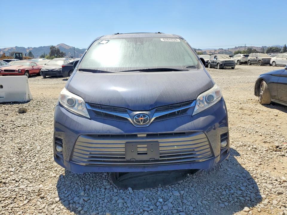 Фото 5 с аукциона – 2018 TOYOTA SIENNA с VIN 5TDYZ3DC8JS928331
