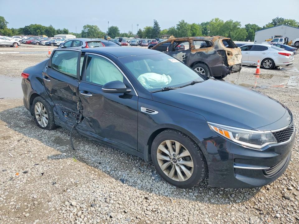 Photo 4 from auction – 2018 KIA OPTIMA with VIN 5XXGT4L33JG265496
