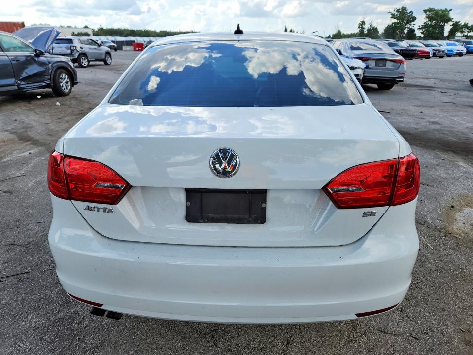 Photo 6 from auction – 2014 VOLKSWAGEN JETTA with VIN 3VWD17AJ4EM403303