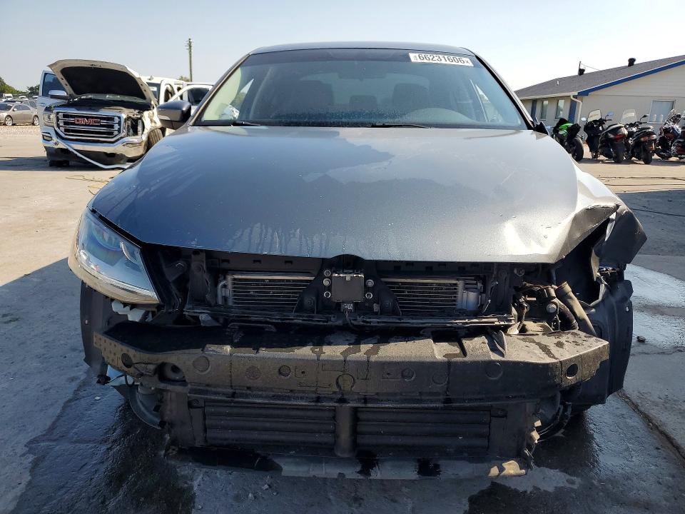 Photo 5 from auction – 2017 VOLKSWAGEN JETTA with VIN 3VWL17AJ2HM333770