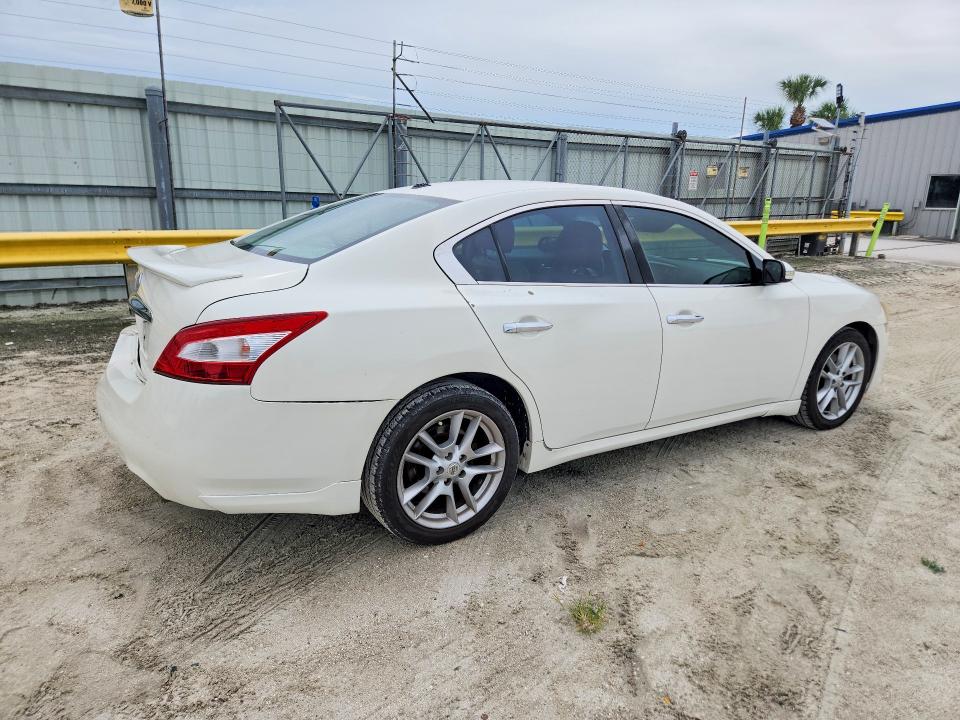 Photo 3 from auction – 2010 NISSAN MAXIMA with VIN 1N4AA5AP3AC842847