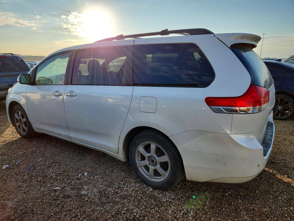Photo 2 from auction – 2011 TOYOTA SIENNA with VIN 5TDDK3DC0BS017933