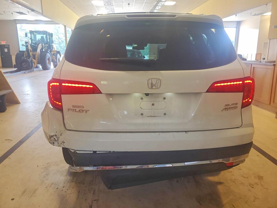 Photo 6 from auction – 2017 HONDA PILOT with VIN 5FNYF6H05HB098030