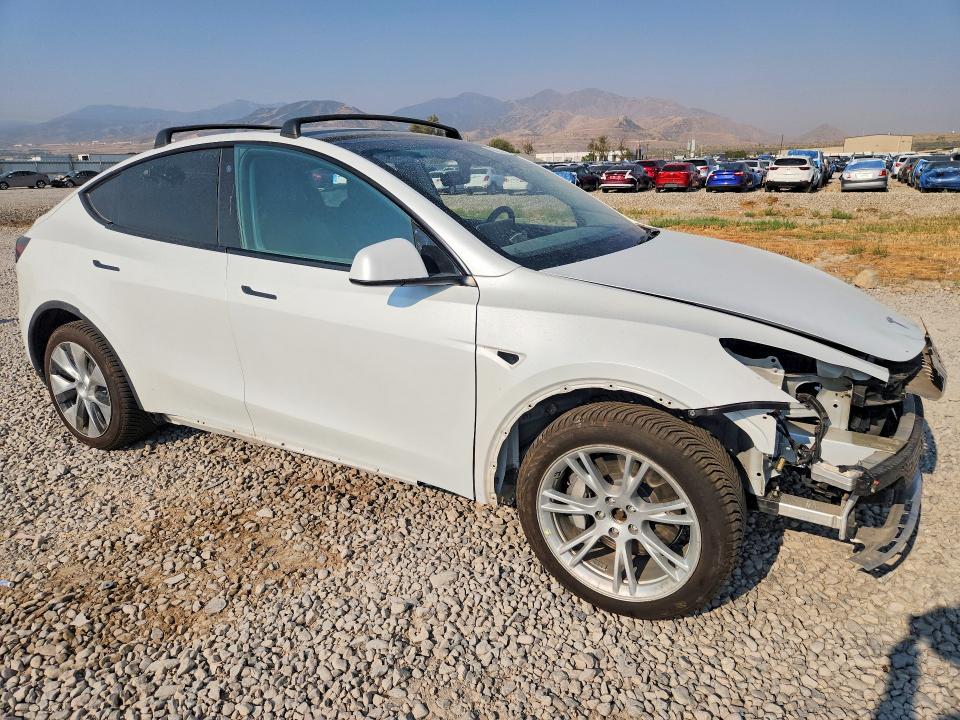Фото 4 с аукциона – 2021 TESLA MODEL Y с VIN 5YJYGDEE4MF097043