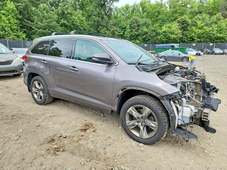 Photo 4 from auction – 2018 TOYOTA HIGHLANDER with VIN 5TDDZRFH8JS885782