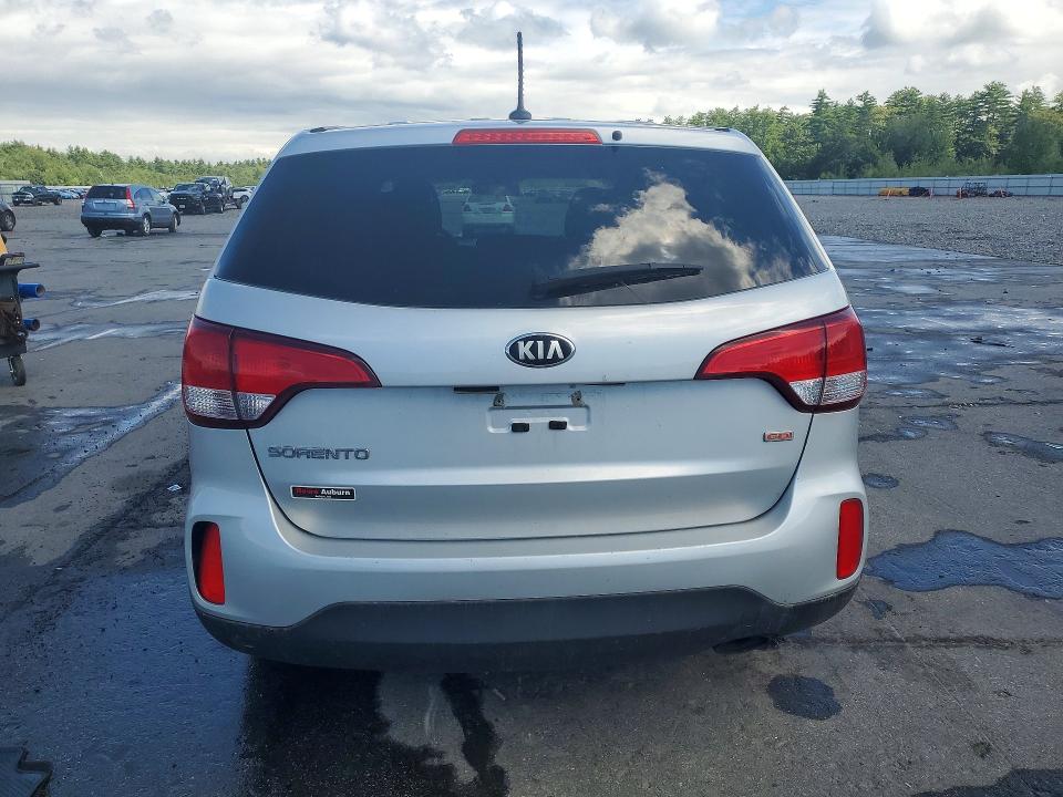 Photo 6 from auction – 2014 KIA SORENTO with VIN 5XYKTCA67EG470872