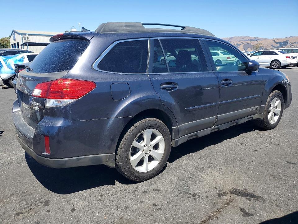 Photo 3 from auction – 2013 SUBARU OUTBACK with VIN 4S4BRBLC1D3225740