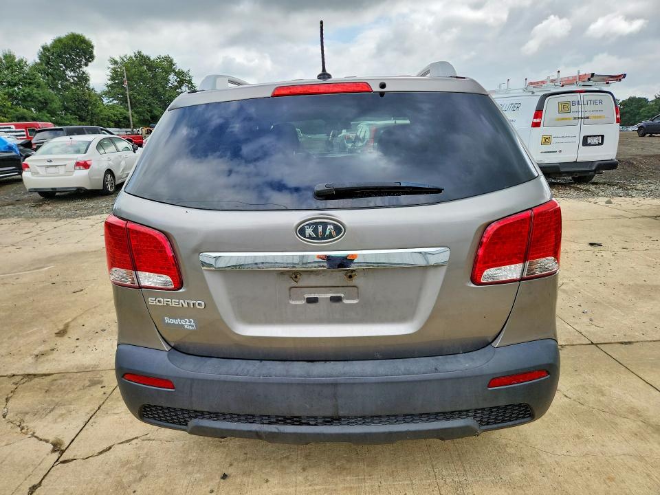 Photo 6 from auction – 2013 KIA SORENTO with VIN 5XYKTDA25DG348772