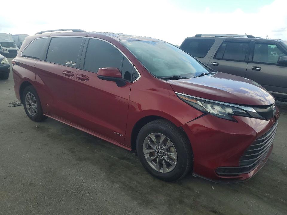 Photo 4 from auction – 2021 TOYOTA SIENNA with VIN 5TDBRKEC3MS008349