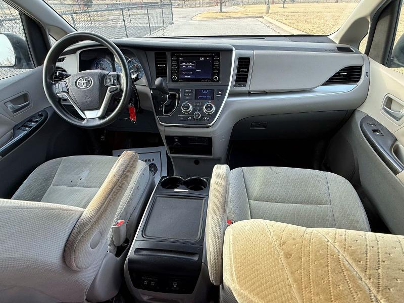 Photo 9 from auction – 2018 TOYOTA SIENNA with VIN 5TDKZ3DC1JS925096