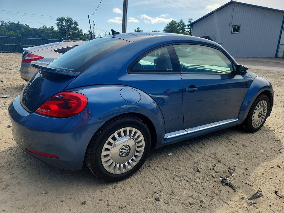 Photo 3 from auction – 2016 VOLKSWAGEN BEETLE with VIN 3VWJ17AT7GM635353