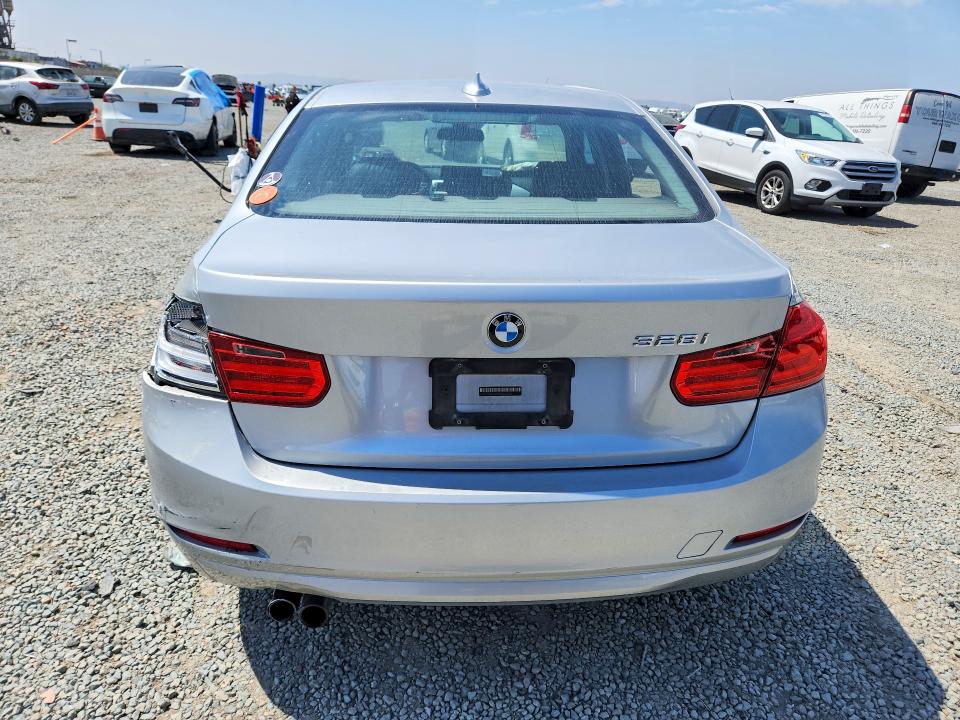 Photo 6 from auction – 2013 BMW 328 with VIN WBA3C1G50DNR45841