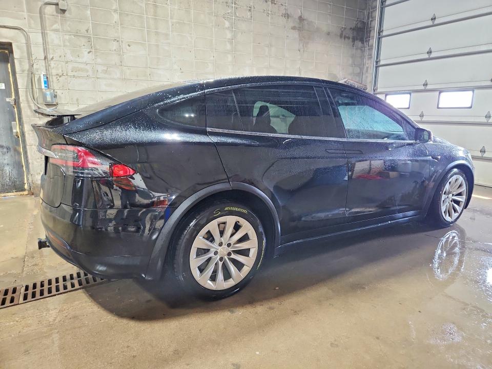 Photo 3 from auction – 2018 TESLA MODEL X with VIN 5YJXCAE26JF104047
