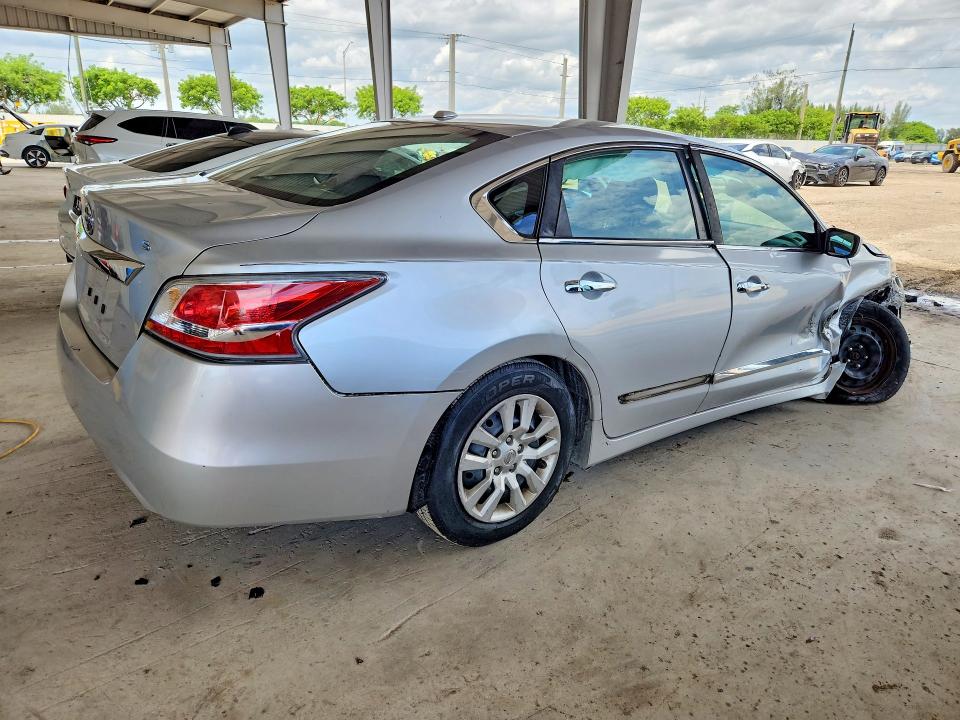Photo 3 from auction – 2015 NISSAN ALTIMA with VIN 1N4AL3AP6FC286328