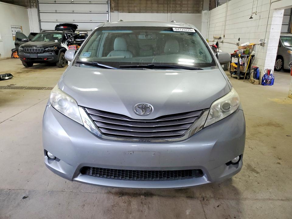 Photo 5 from auction – 2015 TOYOTA SIENNA with VIN 5TDYK3DCXFS552050
