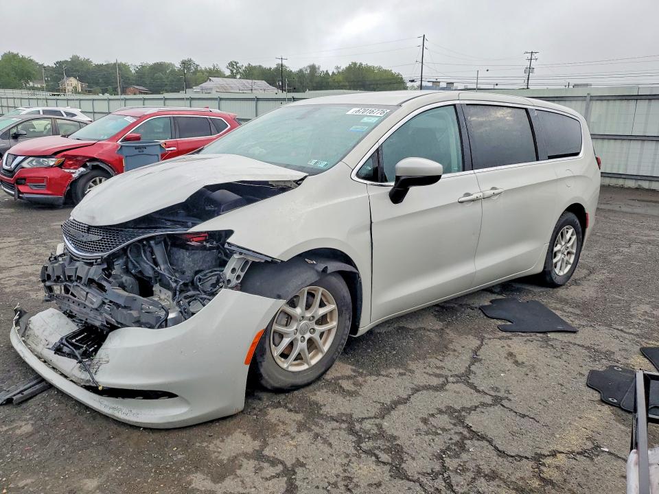 CHRYSLER PACIFICA 2017 with VIN 2C4RC1DG9HR797054 - Photo from auction