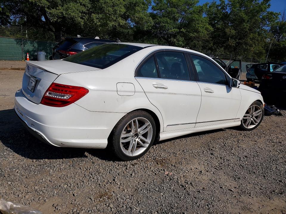 Photo 3 from auction – 2014 MERCEDES-BENZ C with VIN WDDGF4HB2EA963922