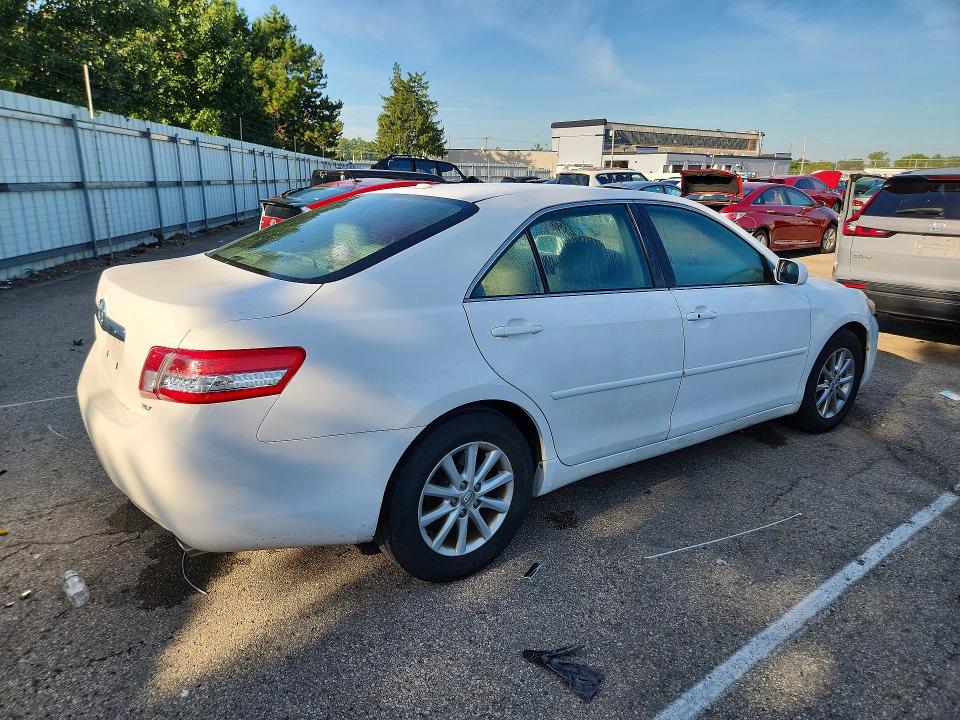 Photo 3 from auction – 2011 TOYOTA CAMRY with VIN 4T4BF3EK0BR093148
