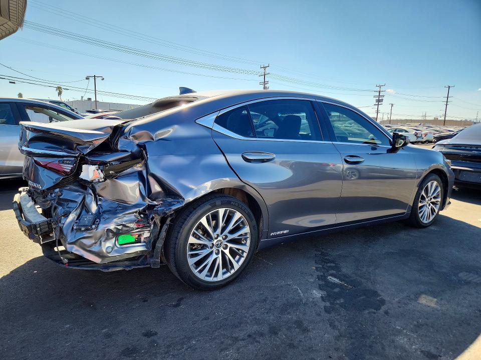 Снимка 3 от търг – 2020 LEXUS ES с VIN 58AD21B17LU010226