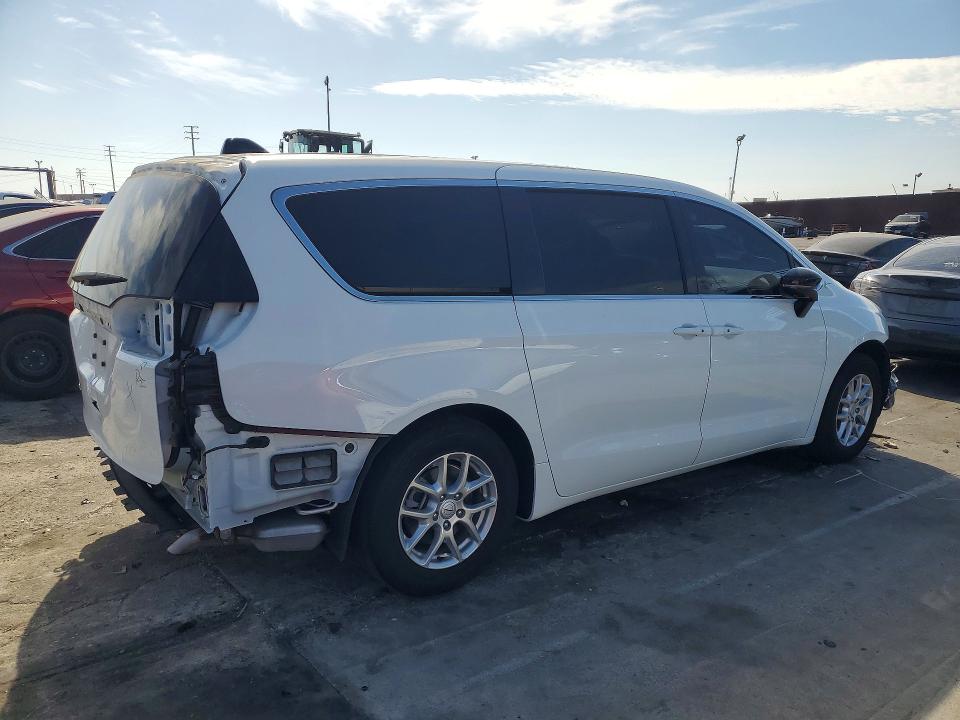 Фото 3 с аукциона – 2026 CHRYSLER PACIFICA с VIN 2C4RC1BG3TR152511