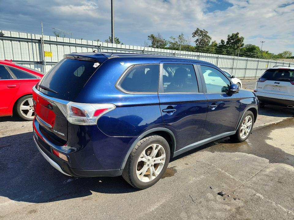 Photo 3 from auction – 2015 MITSUBISHI OUTLANDER with VIN JA4AD3A34FZ007793