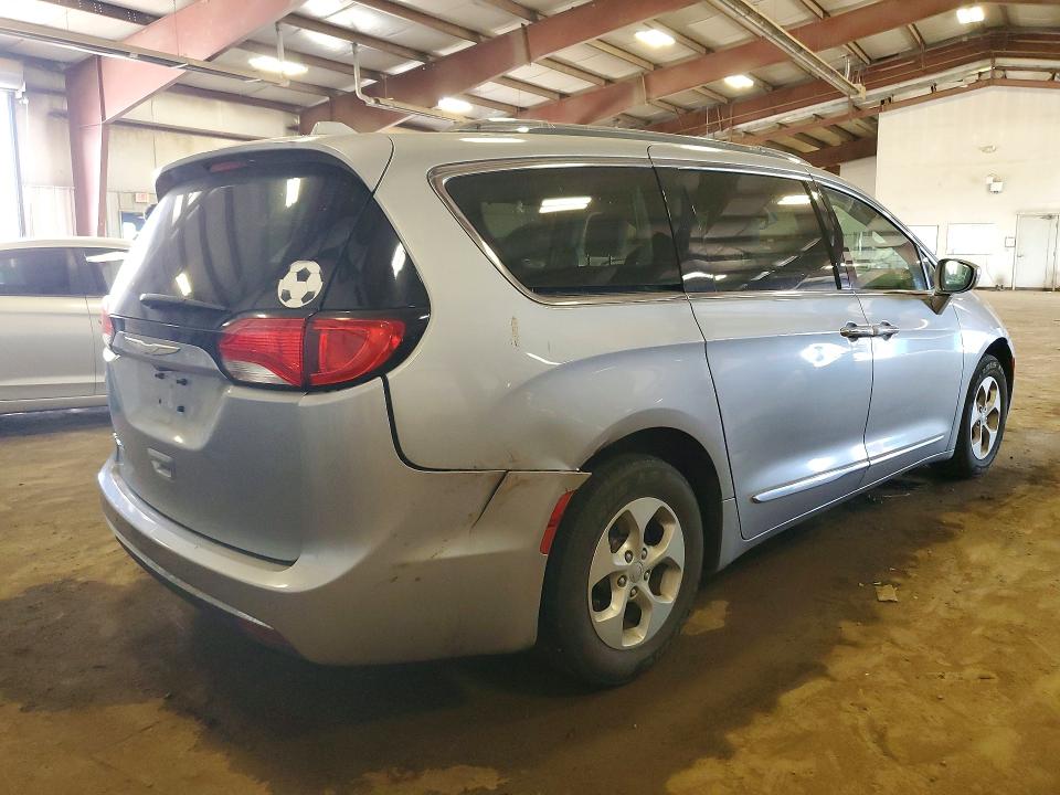 Photo 3 from auction – 2017 CHRYSLER PACIFICA with VIN 2C4RC1EG0HR511736