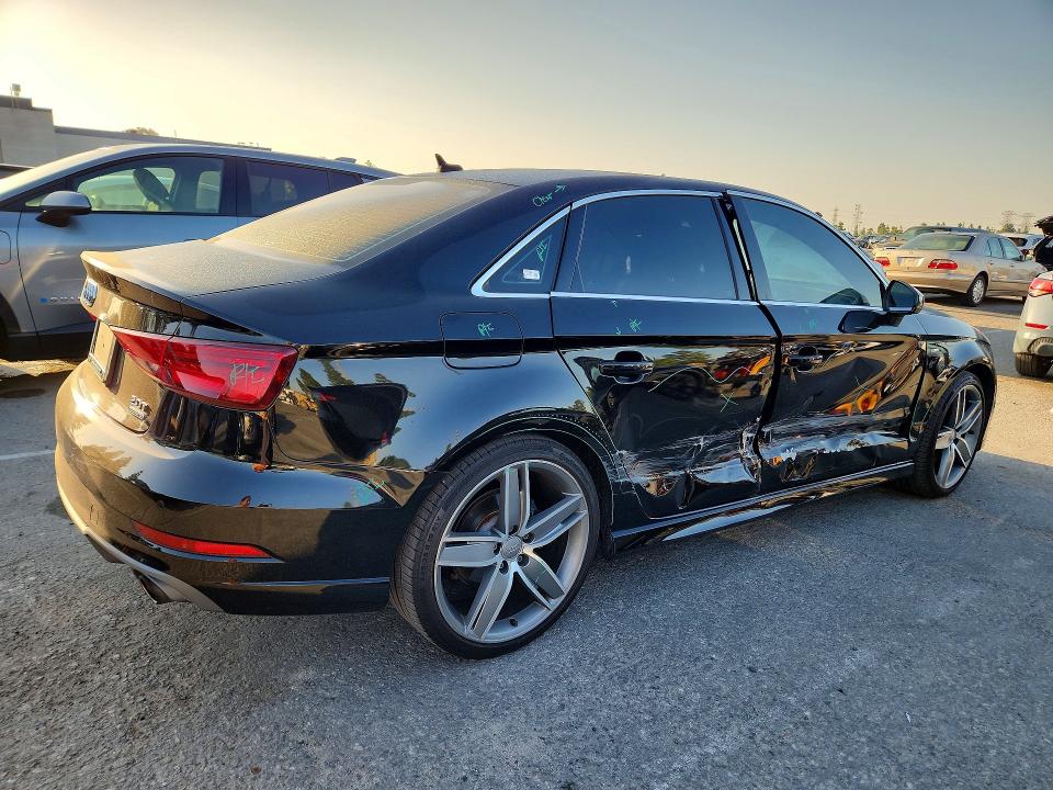 Снимка 3 от търг – 2017 AUDI A3 с VIN WAUJ8GFF2H1029360